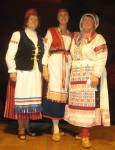 Лютеранский финский костюм - слева